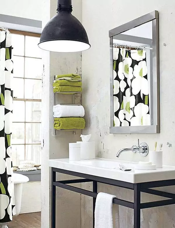 7 Ways to Maximize the Space in Your Small Bathroom Layout - Small Bathroom Towel Storage